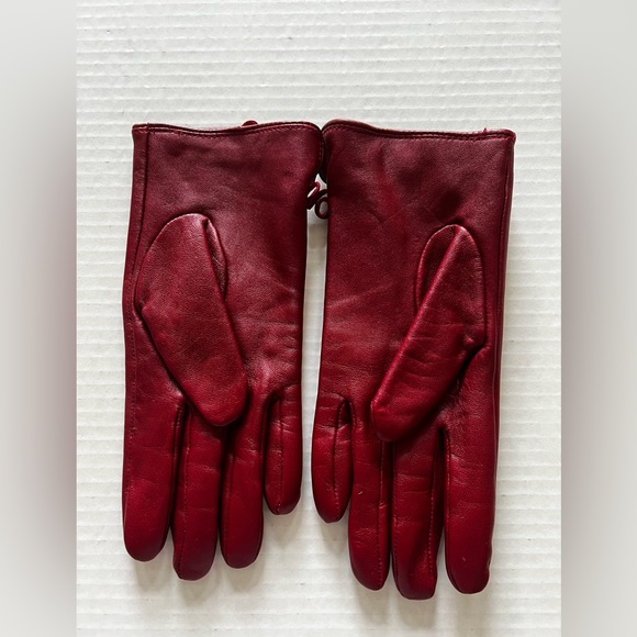 Burgundy Soft Napa leather Women’s gloves, with side-laced up-detail. (M) 7/7.5” - Picture 8 of 12